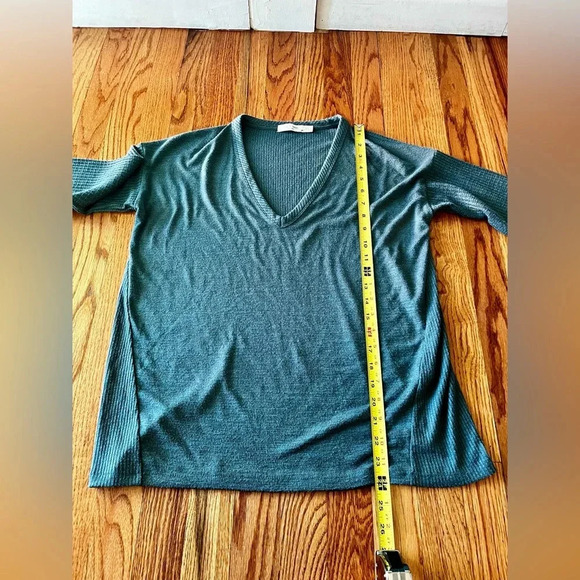 Rag & Bone V-neck sweater. Size S/P -
Green/Gray - Picture 5 of 8